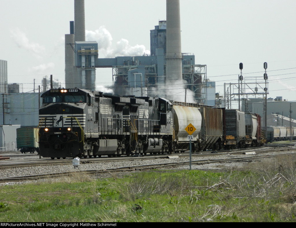 Westbound Out Of Decatur With 33J - DECATUR, IL - KANSAS CITY, MO